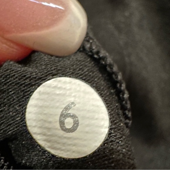 Lululemon Cool To Street Bra Black Zip Front Women’s Size 6 W2A57S - Picture 9 of 9